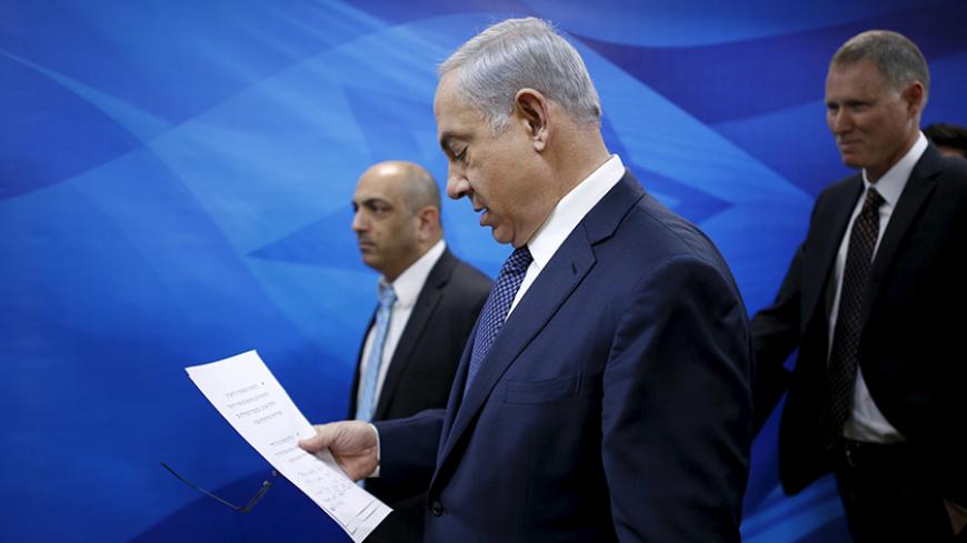 Israeli Prime Minister Benjamin Netanyahu arrives to the weekly cabinet meeting in Jerusalem January 3,  2016. REUTERS/Amir Cohen - RTX20UNX