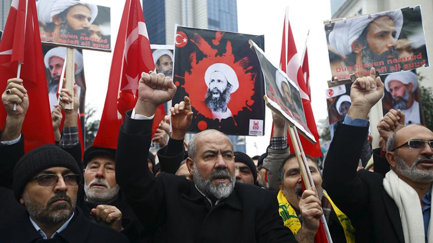 Shi'ite protesters carry posters of Sheikh Nimr al-Nimr during a demonstration in front of Saudi Arabia's Consulate in Istanbul, Turkey, January 3, 2016.  REUTERS/Osman Orsal - RTX20V2E