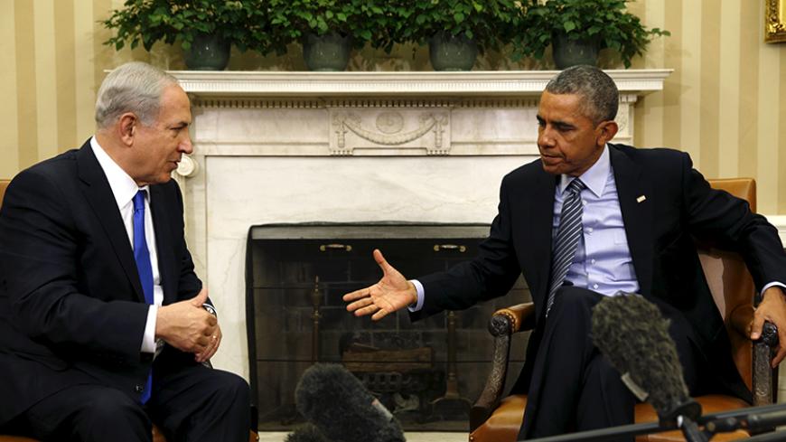 U.S. President Barack Obama extends his hand to Israeli Prime Minister Benjamin Netanyahu during their meeting in the Oval office of the White House in Washington November 9, 2015. The two leaders meet here today for the first time since the Israeli leader lost his battle against the Iran nuclear deal, with Washington seeking his re-commitment to a two-state solution with the Palestinians.  REUTERS/Kevin Lamarque  - RTS6694