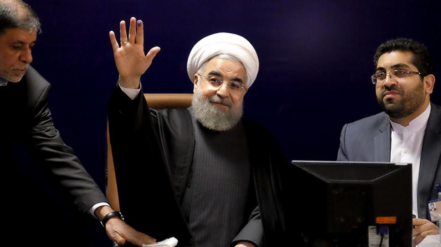 Iranian President Hassan Rouhani (C) waves after he registered for February's election of the Assembly of Experts, the clerical body that chooses the supreme leader, at the Interior Ministry in Tehran December 21, 2015. REUTERS/Raheb Homavandi/TIMA ATTENTION EDITORS - THIS IMAGE WAS PROVIDED BY A THIRD PARTY. FOR EDITORIAL USE ONLY. - RTX1ZKJQ