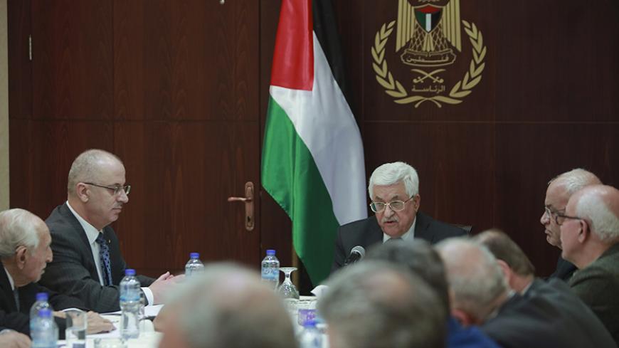 Palestinian President Mahmoud Abbas (C) chairs a meeting with the Palestinian Liberation Organisation's¬í (PLO) executive committee in the West Bank city of Ramallah March 1, 2016. REUTERS/Fadi Arouri/Pool - RTS8TEU