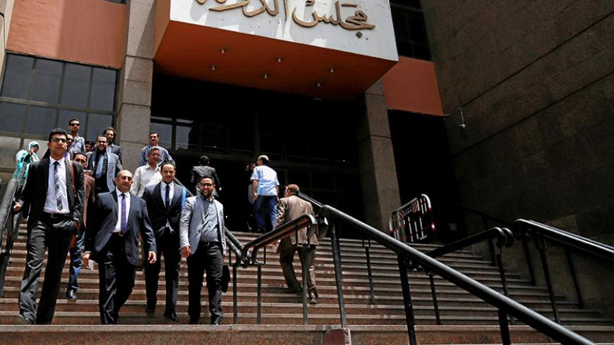Lawyer and former presidential candidate Khaled Ali (2nd L) leaves a hearing for a lawsuit filed against the government to stop the transfer of two Red Sea islands to Saudi Arabia, at the State Court in Cairo, Egypt May 17, 2016. REUTERS/Amr Abdallah Dalsh - RTSENLX