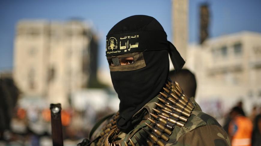 A Palestinian militant stands guard during an anti-Israeli rally organized by Islamic Jihad movement in Rafah in the southern Gaza Strip October 24, 2013. REUTERS/Suhaib Salem (GAZA - Tags: POLITICS CIVIL UNREST) - RTX14MO0