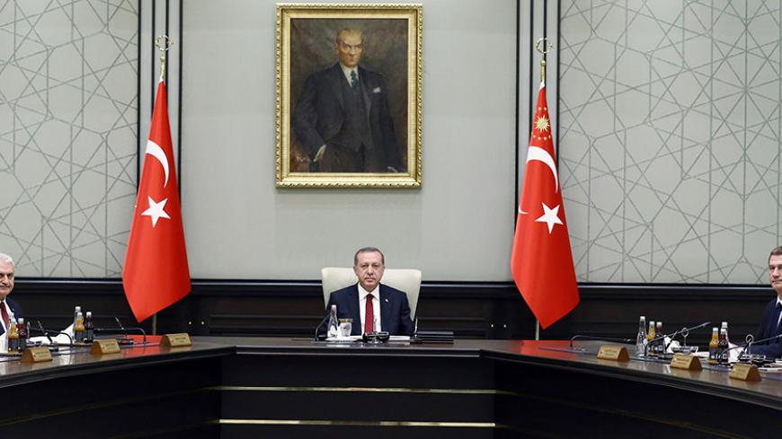 President of Turkey Recep Tayyip Erdogan (C) chairs the meeting of 65th Cabinet of Turkey at Presidential Complex, in Ankara on May 25, 2016. / AFP / KAYHAN OZER        (Photo credit should read KAYHAN OZER/AFP/Getty Images)