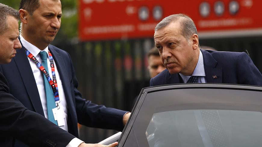 Turkey's President Tayyip Erdogan arrives for the NATO Summit in Warsaw, Poland July 9, 2016.    REUTERS/Kacper Pempel - RTSH1FR