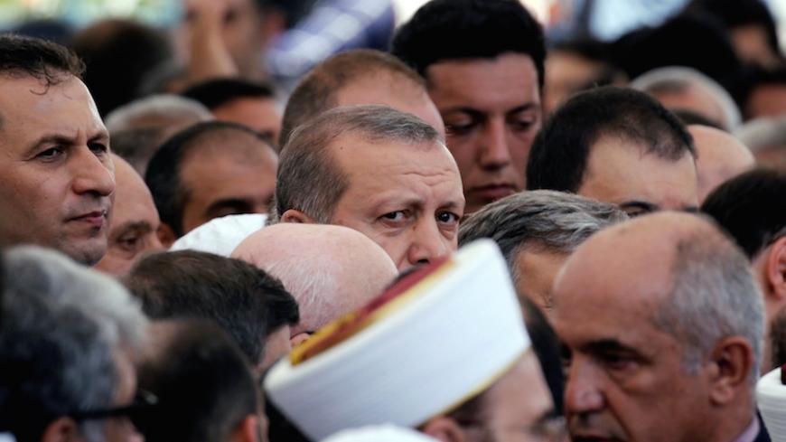 Turkish President Recep Tayyip Erdogan attends a funeral service for victims of the thwarted coup in Istanbul at Fatih Mosque in Istanbul, Turkey, July 17, 2016. REUTERS/Alkis Konstantinidis - RTSIEMM