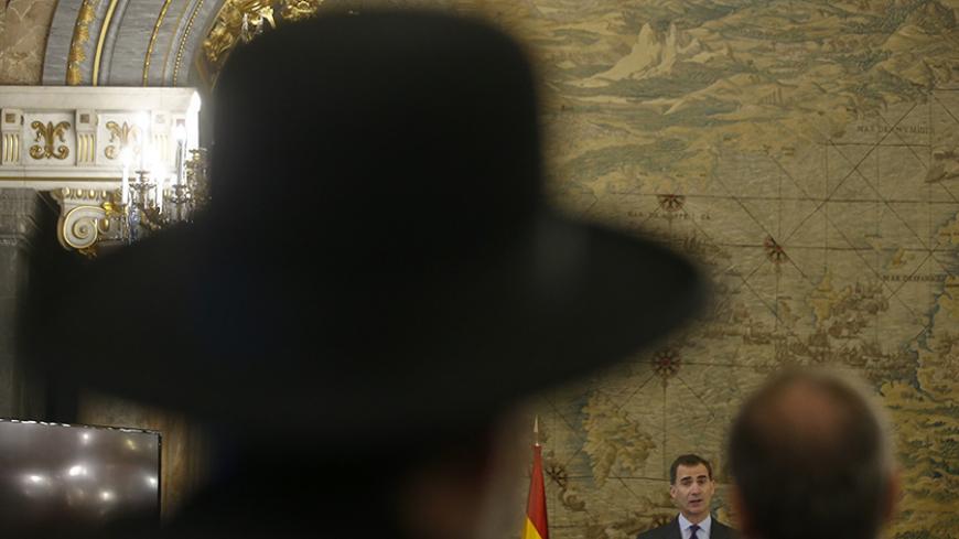Spain's King Felipe delivers a speech during a ceremony celebrating a law through which Sephardic Jews, that can prove that they are descendants of the Sephardic Jews expelled from Spain in 1492 and that maintain a special relationship with Spain, can apply for Spanish citizenship, at the Royal Palace in Madrid, Spain November 30, 2015. REUTERS/Andrea Comas - RTX1WHWT