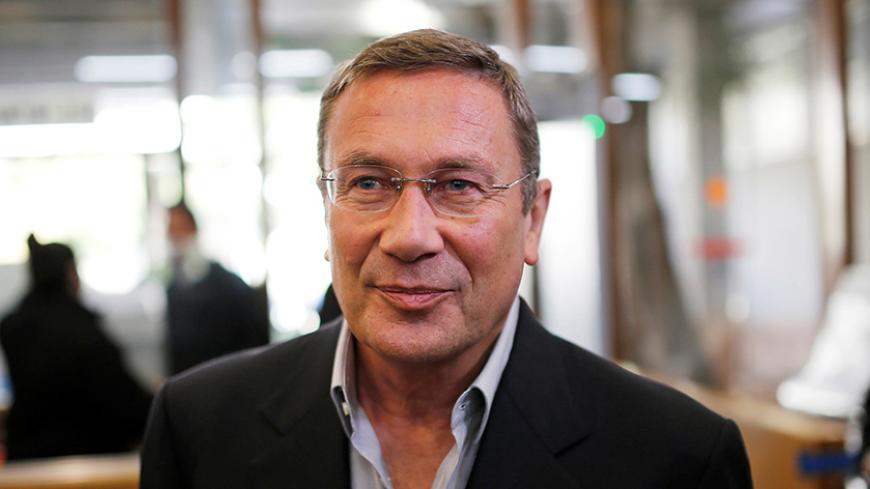 FILE PHOTO - Nochi Dankner, the chairman of indebted Israeli conglomerate IDB Holding Corp, arrives ahead of a court hearing at the district court in Tel Aviv December 17, 2013. REUTERS/Amir Cohen/File Photo - RTX2JMOT