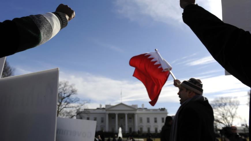 Demonstrators raise their fists as they protest against Bahrain's ruling Al-Khalifa family, in front of the White House in Washington February 20, 2011.  REUTERS/Jonathan Ernst    (UNITED STATES - Tags: POLITICS CIVIL UNREST) - RTR2IVSG