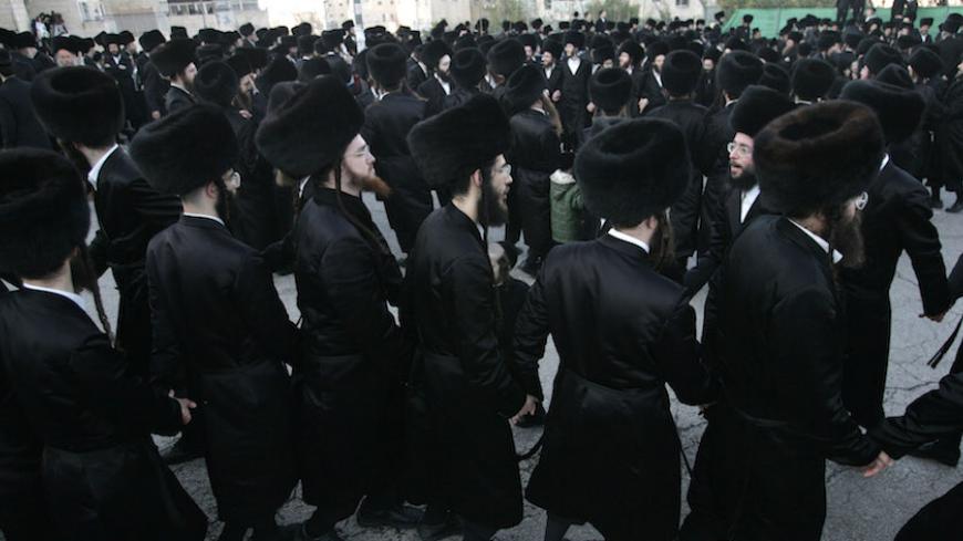 Ultra-Orthodox Jews dance outside a synagogue during a wedding in Jerusalem February 27, 2007. The Gur Hasidism dynasty celebrated their Rabbi's grandson's wedding on February 27.  REUTERS/Yonathan Weitzman  (JERUSALEM) - RTR1MW8Q