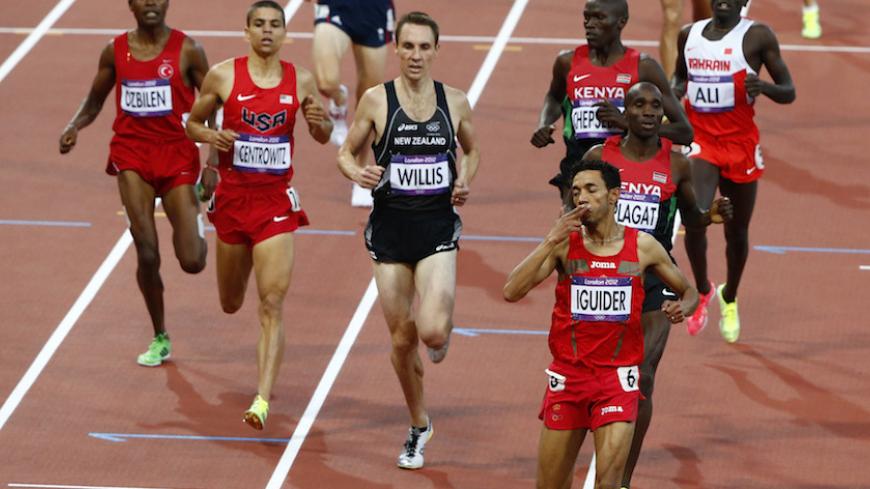 Morocco's Abdalaati Iguider (front) finishes first in his men's 1500m semi-final during the London 2012 Olympic Games at the Olympic Stadium August 5, 2012. REUTERS/David Gray (BRITAIN  - Tags: OLYMPICS SPORT ATHLETICS)   - RTR367XZ