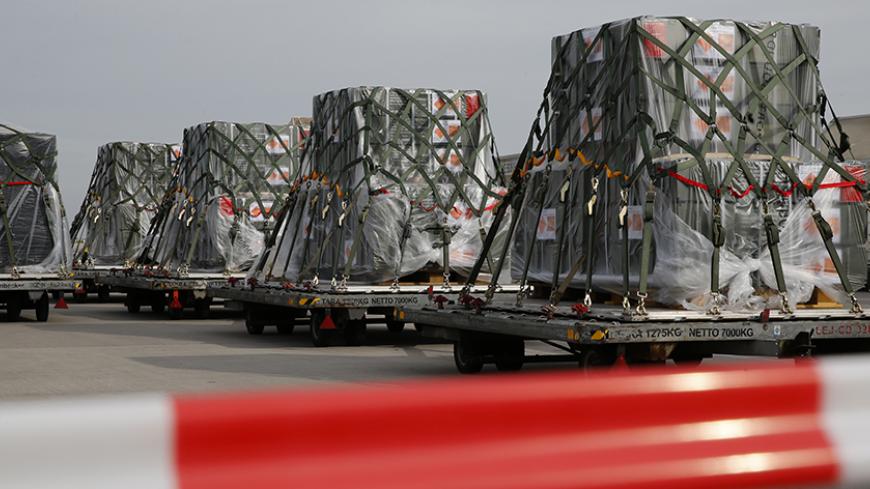 Containers with weapons, which are part of a German Bundeswehr armed forces military aid shipment for Kurdish forces in Northern Iraq, are prepared for loading into a Dutch air force KDC-10 plane at Leipzig airport, September 24, 2014. German Chancellor Angela Merkel defended her government's taboo-breaking decision to send arms to Kurds fighting Islamic State militants in Iraq, telling parliament on Monday that the group posed a major security threat to Germany and Europe.   REUTERS/Fabrizio Bensch (GERMAN