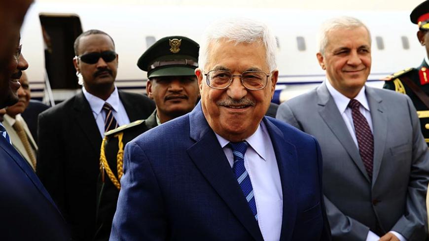 Palestine President Mahmoud Abbas smiles during his arrival for an official visit at Khartoum Airport in Sudan July 19, 2016. REUTERS/Mohamed Nureldin Abdallah - RTSIPWP