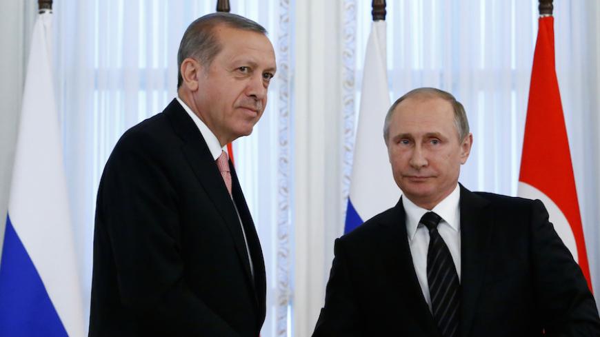 Russian President Vladimir Putin shakes hands with Turkish President Tayyip Erdogan during a news conference following their meeting in St. Petersburg, Russia, August 9, 2016.  REUTERS/Sergei Karpukhin - RTSM49Z