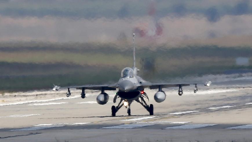 A Turkish Air Force F-16 fighter jet lands at Incirlik air base in Adana, Turkey, August 11, 2015. REUTERS/Murad Sezer  - RTX1NXHJ