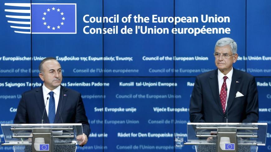 Turkey's Foreign Minister Mevlut Cavusoglu and EU Affairs Minister Volkan Bozkir (R) attend a joint news conference after a European Union-Turkey accession conference in Brussels, Belgium, December 14, 2015. REUTERS/Francois Lenoir - RTX1YNPC