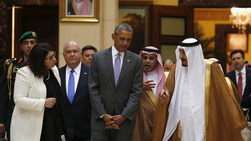 U.S. President Barack Obama and Saudi King Salman (R) walk together following their meeting at Erga Palace in Riyadh, Saudi Arabia April 20, 2016. REUTERS/Kevin Lamarque - RTX2AU9Y