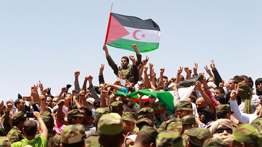 Indigenous Sahrawi people react during the funeral of Western Sahara's Polisario Front leader Mohamed Abdelaziz in Tindouf, Algeria June 3, 2016. REUTERS/Ramzi Boudina - RTX2FLA4