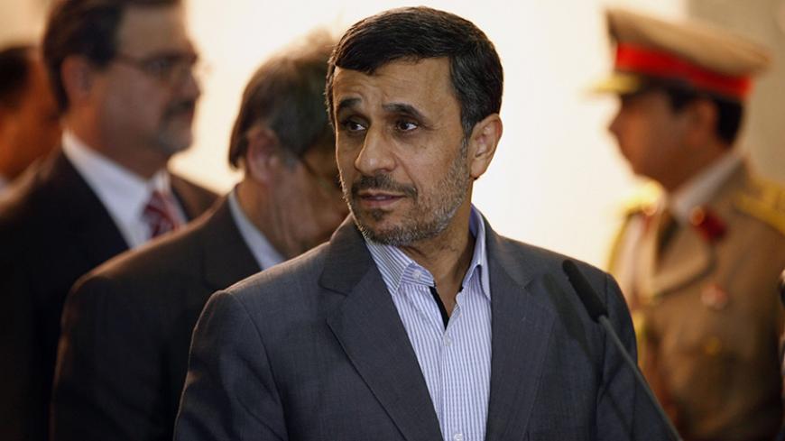 Iran's President Mahmoud Ahmadinejad (C) meets with Iraq's Vice President Khudair al-Khuzaie (not seen) during his visit in Baghdad July 18, 2013. REUTERS/Hadi Mizban/Pool (IRAQ - Tags: POLITICS) - RTX11QSK