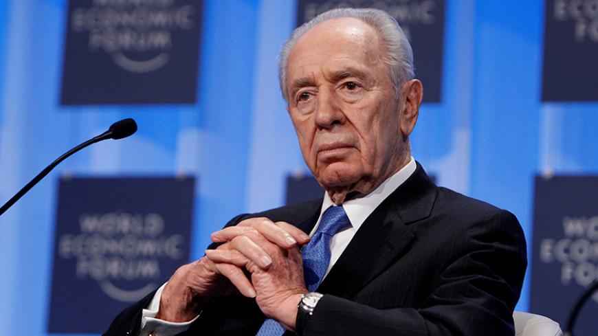 Israel's President Shimon Peres attends a session at the World Economic Forum (WEF) in Davos in this January 28, 2010 file photo.  REUTERS/Arnd Wiegmann/Files  - RTSPRKZ