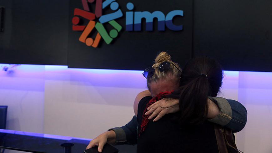 IMC TV employees react after their broadcaster's transmission cut by the authorities, based on a government decree, at IMC TV studios in Istanbul, Turkey, October 4, 2016. REUTERS/Huseyin Aldemir - RTSQPFE