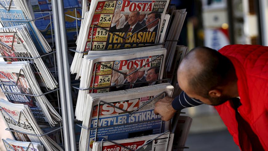 A man looks at newspapers at a kiosk in Diyarbakir, Turkey November 2, 2015. Turkish President Tayyip Erdogan said on Monday the nation had voted for stability in a parliamentary election that saw the AK Party he founded win almost 50 percent of the vote, and said the world should respect the result.  REUTERS/Stoyan Nenov - RTX1UCZZ