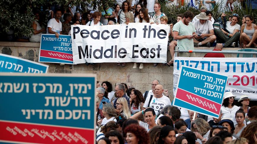 People take part in a rally, the closing event of the March of Hope, a 2-week-long event organised by Women Wage Peace, a non-political movement calling for a peaceful solution to the Israeli-Palestinian conflict and women's participation in such a solution, outside Israeli Prime Minister Benjamin Netanyahu's office in Jerusalem October 19, 2016. REUTERS/Baz Ratner - RTX2PJST