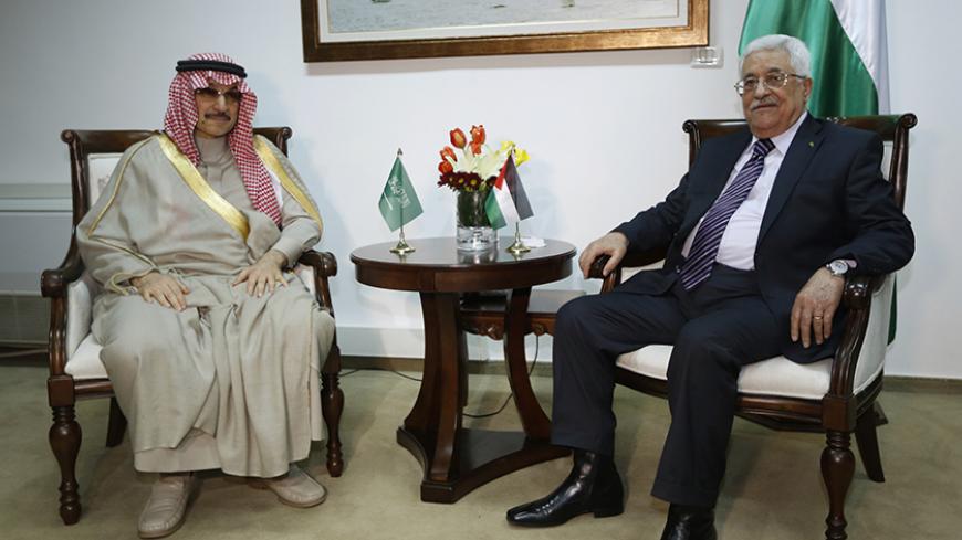 Palestinian President Mahmoud Abbas (R) meets Saudi Arabia's Prince Waleed bin Talal in the West Bank city of Ramallah March 4, 2014. REUTERS/Mohamad Torokman (WEST BANK - Tags: POLITICS) - RTR3G0U4