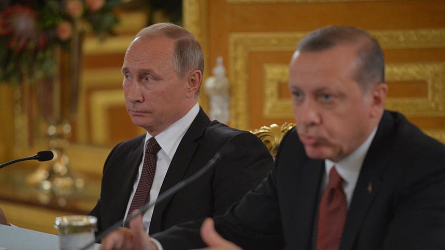 Russian President Vladimir Putin and Turkish President Tayyip Erdogan attend a joint news conference following their meeting in Istanbul, Turkey, October 10, 2016. Sputnik/Kremlin/Alexei Druzhinin via REUTERS      ATTENTION EDITORS - THIS IMAGE WAS PROVIDED BY A THIRD PARTY. EDITORIAL USE ONLY. - RTSRO2X