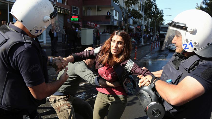 Riot police detain a demonstrator during a protest against the arrest of the city's popular two joint mayors for alleged links to terrorism, in the Kurdish-dominated southeastern city of Diyarbakir, Turkey, October 26, 2016. REUTERS/Sertac Kayar - RTX2QIYH