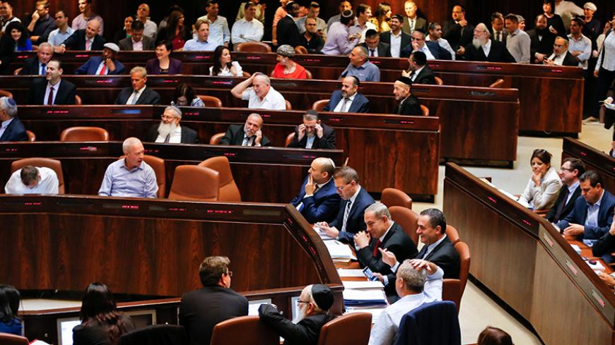 Israeli lawmakers attend a preliminary vote on a bill at the Knesset, the Israeli parliament, in Jerusalem November 16, 2016. REUTERS/Ammar Awad - RTX2TXTG