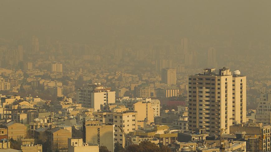 A general view shows smog over northwestern Tehran November 23, 2010. Tehran is choking. Gridlock on urban highways makes the city feel more like Los Angeles than the Middle East, while adding a toxic yellow halo of smog to otherwise perennially blue skies. Picture taken November 23, 2010. To match feature IRAN-METRO/  REUTERS/Raheb Homavandi (IRAN - Tags: ENVIRONMENT TRANSPORT CITYSCAPE) - RTXVHZE