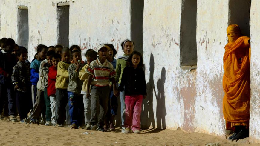 Saharawi school children chant as they leave their school at Samra's refugee
camp, near Tindouf in southwestern Algeria, November 22, 2003. The Saharawi
Polisario, the Algerian-backed movement is campaigning for independence for
the mineral-rich territory controlled by Morocco. Morocco and Algeria,
Polisario's main backer in its armed conflict with Morocco from 1975 to
1991, are under increasing international pressure to settle a dispute which
has slowed regional integration.     PP03110087 REUTERS/Andrea C