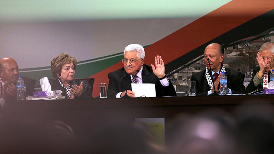 Palestinian President Mahmoud Abbas gestures as he speaks during Fatah congress in the West Bank city of Ramallah November 30, 2016. REUTERS/Mohamad Torokman - RTSU1YF