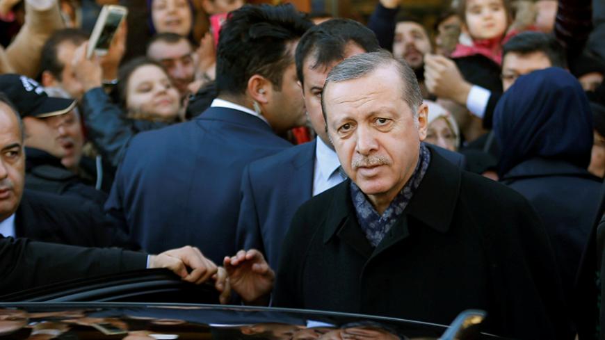 Turkish President Tayyip Erdogan leaves Eyup Sultan mosque in Istanbul, Turkey, December 11, 2016. REUTERS/Murad Sezer - RTX2UIEV