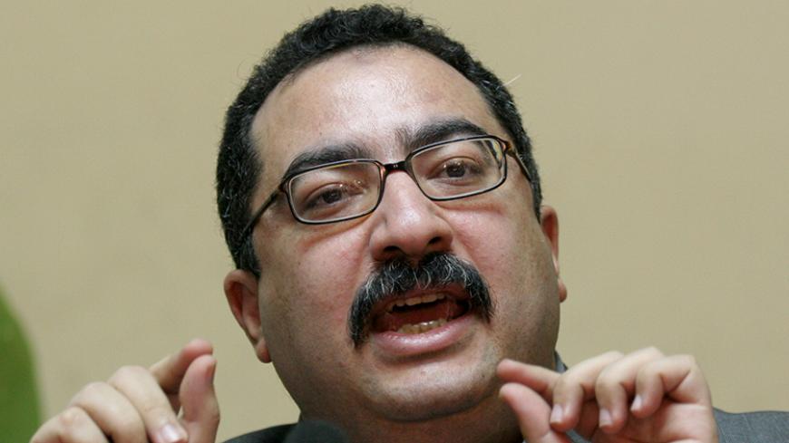Egypt's weekly Al-Dustour's editor Ibrahim Eissa gestures during a news conference in Cairo June 26, 2006 after a court sentenced him to a one year jail term for defaming Egyptian President Hosni Mubarak.   REUTERS/Nasser Nouri  (EGYPT) - RTR1EWC8