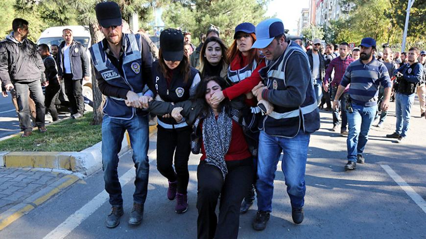Police detain Sebahat Tuncel, co-chair of the pro-Kurdish Democratic Regions Party (DBP), during a protest against the arrest of Kurdish lawmakers, in the southeastern city of Diyarbakir, Turkey, November 4, 2016. REUTERS/Sertac Kayar  TPX IMAGES OF THE DAY  - RTX2RWQI