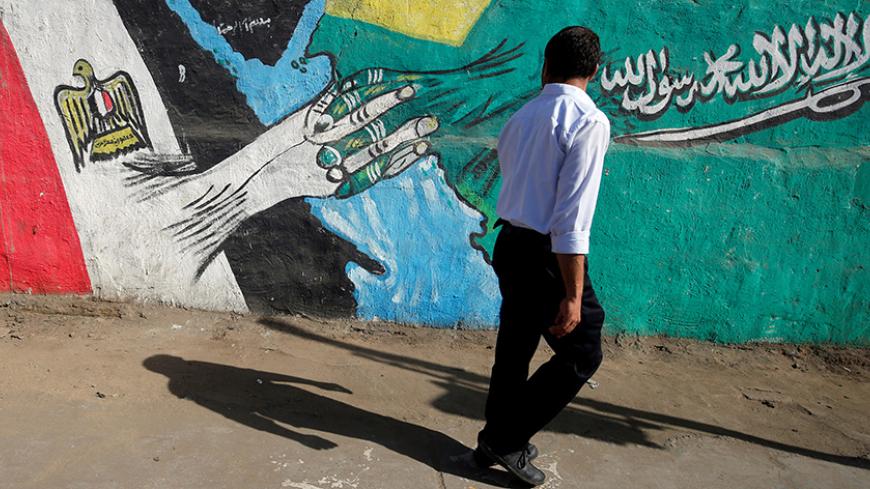 A man walks past graffiti depicting relations between Egypt and Saudi Arabia in Cairo, Egypt, October 12, 2016. Picture taken October 12, 2016. REUTERS/Amr Abdallah Dalsh - RTSS268