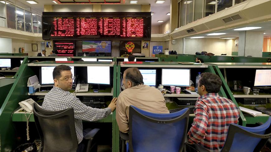 Stock market employees work at Tehran's Stock Exchange, Iran, January 17, 2016. REUTERS/Raheb Homavandi/TIMA ATTENTION EDITORS - THIS IMAGE WAS PROVIDED BY A THIRD PARTY. FOR EDITORIAL USE ONLY.  - RTX22Q7R