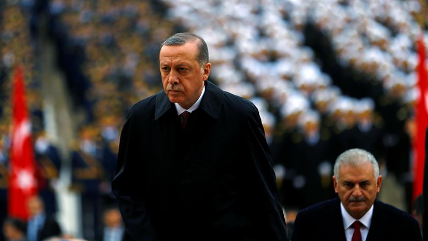Turkey's President Tayyip Erdogan attends a Republic Day ceremony at Anitkabir, the mausoleum of modern Turkey's founder Ataturk, to mark the republic's anniversary as he is flanked by Prime Minister Binali Yildirim (R) in Ankara, Turkey, October 29, 2016. REUTERS/Umit Bektas - RTX2QXOL