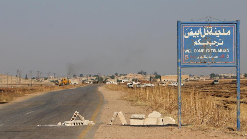 A view shows the eastern entrance to the town of Tel Abyad of Raqqa governorate June 15, 2015. Kurdish-led militia backed by U.S.-led air strikes fought Islamic State near a Syrian town at the Turkish border on Sunday, a monitoring group and a Kurdish official said, in an advance that has worried Turkey. REUTERS/Rodi Said - RTX1GJ57