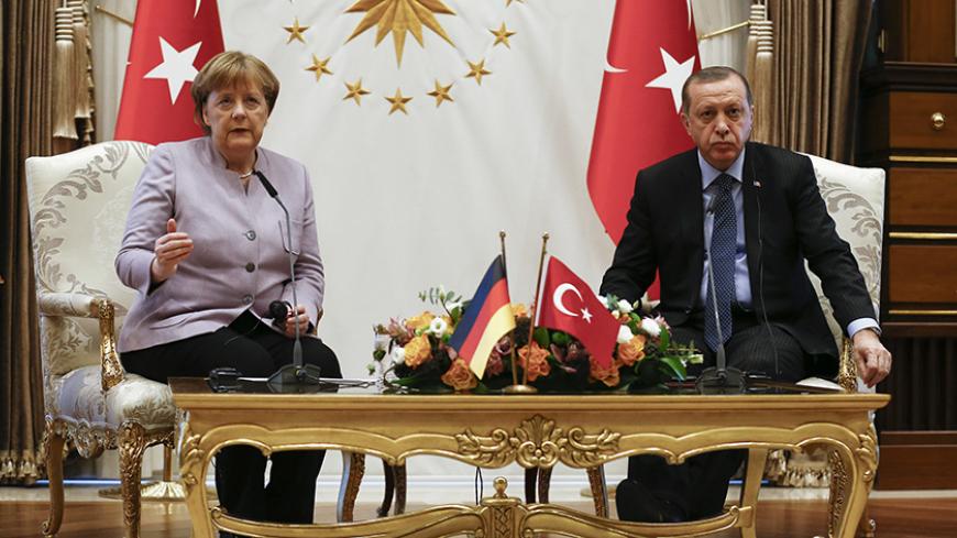 Turkish President Recep Tayyip Erdogan and German Chancellor Angela Merkel meet at the presidential palace during the first visit since July's failed coup in Ankara, Turkey, February 2, 2017.      REUTERS/Umit Bektas   - RTX2ZBYJ