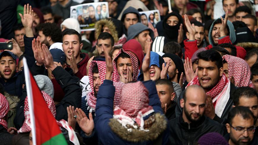 Palestinians take part in a protest against the Palestinian authority, in the West Bank city of Ramallah, March 13, 2017. REUTERS/Mohamad Torokman - RTX30U54