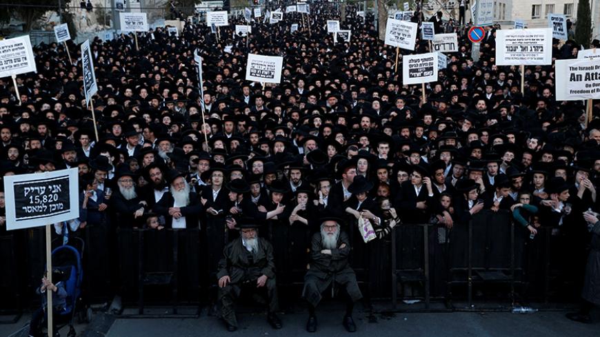 Ultra-Orthodox Jewish protesters take part in a demonstration against members of their community serving in the Israeli army, in Jerusalem March 28, 2017. REUTERS/Baz Ratner     TPX IMAGES OF THE DAY - RTX333A1