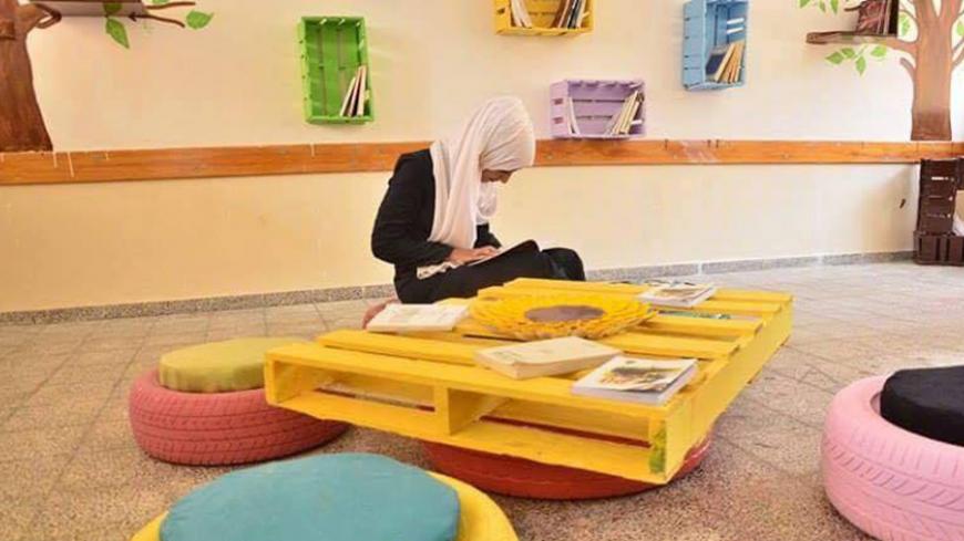 "وهج وفكر" مكتبة من إعادة التدوير للتشجيع على القراءة في غزّة Al