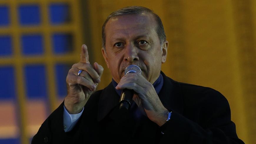 Turkish President Tayyip Erdogan addresses his supporters at the Presidential Palace in Ankara, Turkey, April 17, 2017. REUTERS/Umit Bektas - RTS12NX1