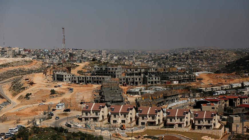 Buildings under construction are seen in this general view picture of the Israeli settlement of Efrat, in the occupied West Bank March 26, 2017. Picture taken March 26, 2017. REUTERS/Ronen Zvulun - RTX33V8P