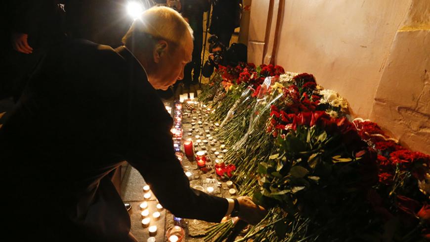 Russian president Vladimir Putin puts flowers down outside Tekhnologicheskiy Institut metro station in St. Petersburg, Russia, April 3, 2017.   REUTERS/Grigory Duko TPX IMAGES OF THE DAY   - RTX33XBT