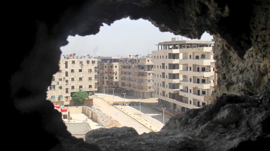 A general view shows a deserted street at the beginning of the Yarmouk Palestinian refugee camp April 29, 2015. A bout of fighting between militants over control of the Yarmouk refugee camp on the edge of Damascus has only compounded the misery of residents already suffering from acute shortages of food, clean water and power. REUTERS/Ward Al-Keswani - RTX1AUSJ
