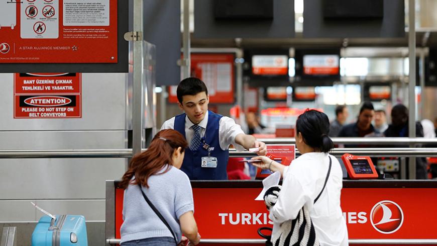 Passengers check-in for UK bound flights at a Turkish Airlines counter at Ataturk International airport in Istanbul, Turkey, March 24, 2017. REUTERS/Murad Sezer - RTX32IK6